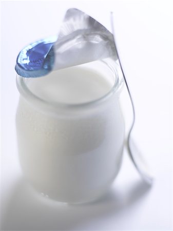 pot light - Pot of plain yoghurt Stock Photo - Rights-Managed, Code: 825-02308571