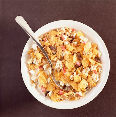 simsearch:825-03628865,k - Bowl of cereals with milk Stock Photo - Rights-Managed, Code: 825-03627393