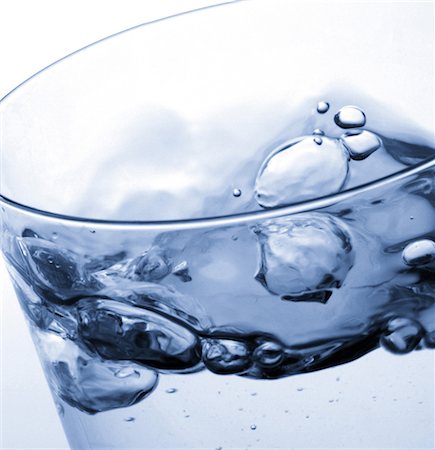simsearch:825-02306931,k - Glass of water and bubbles Stock Photo - Rights-Managed, Code: 825-03627400