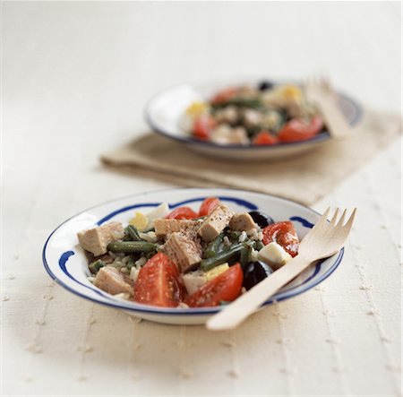Salade niçoise avec des œufs, les haricots, les olives, les anchois Photographie de stock - Rights-Managed, Code: 825-03627494