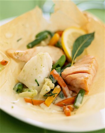 simsearch:825-03627010,k - Fish and vegetables with parsley papillote Stock Photo - Rights-Managed, Code: 825-03627521