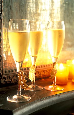 simsearch:825-05985931,k - Champagne glasses on the mantelpiece Stock Photo - Rights-Managed, Code: 825-03627600