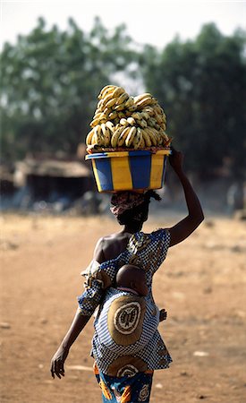 Saleswoman with bananas Stock Photo - Rights-Managed, Code: 825-03628403