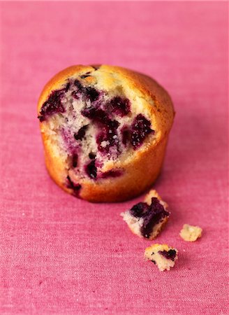 english (people) - Bilberry muffin Stock Photo - Rights-Managed, Code: 825-03628943