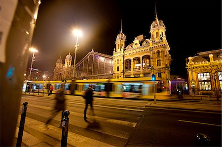 simsearch:614-06719755,k - Tram And People Crossing In Front Of Budapest Western Railway Station At Night, Budapest, Hungary Stock Photo - Rights-Managed, Code: 832-08007514