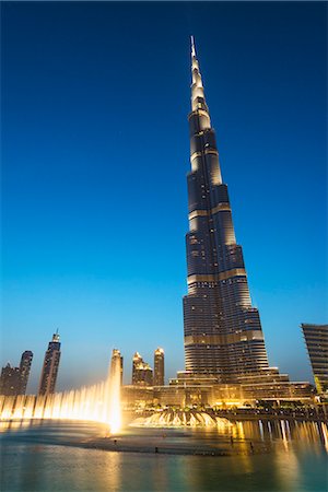 simsearch:841-08797696,k - Fountain display in front of the Burj Khalifa at sunset; Dubai, United Arab Emirates Stock Photo - Rights-Managed, Code: 832-08007806