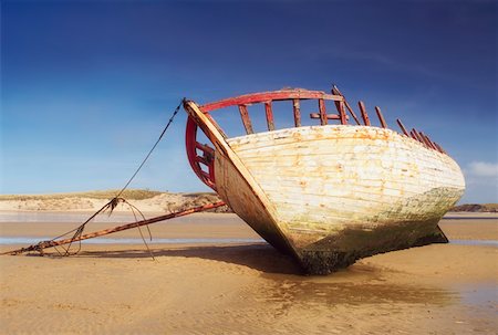 strand - Co Donegal, Marooned Boat Stock Photo - Rights-Managed, Code: 832-02254126