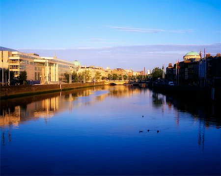 simsearch:841-06030533,k - Dublin City, River Liffey, Corporation Buildings Stock Photo - Rights-Managed, Code: 832-02254451