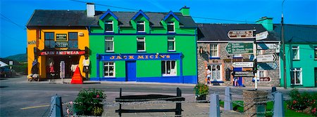 simsearch:832-03233600,k - Building at the roadside, Sneem, County Kerry, Republic Of Ireland Stock Photo - Rights-Managed, Code: 832-02252615