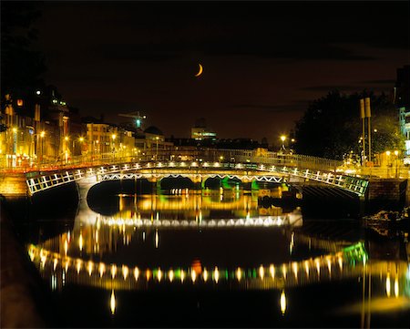 Ha'penny Bridge, River Liffey, Dublin, Ireland Stock Photo - Rights-Managed, Code: 832-02252795