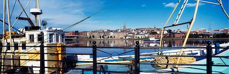 simsearch:400-05676936,k - River Foyle, Derry City, Co Derry, Ireland Stock Photo - Rights-Managed, Code: 832-03639834