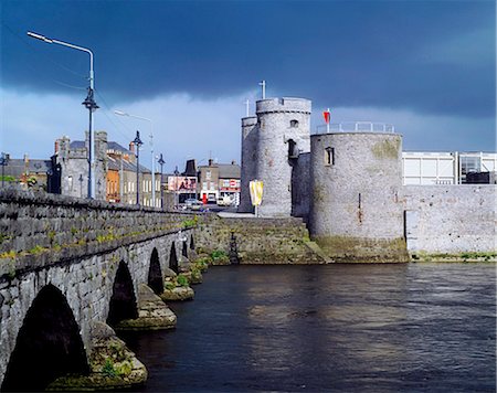 simsearch:832-03639876,k - Limerick City, Co Limerick, Ireland, King John's Castle And River Shannon Stock Photo - Rights-Managed, Code: 832-03640122