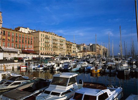 french riviera - Sailboats in marina on town's waterfront Foto de stock - Con derechos protegidos, Código: 832-03724671