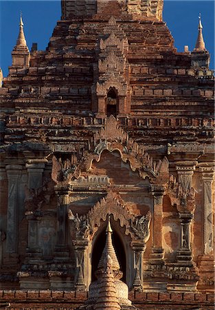 Temple of Htilominio, Pagan, north of Myanmar, Burma. built in 1211 for King Nantoungyma. Foto de stock - Con derechos protegidos, Código: 845-04826486