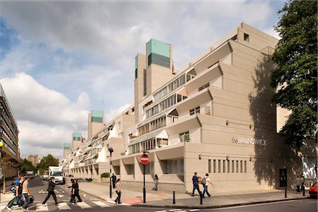 simsearch:845-05838406,k - The Brunswick Centre, Camden, London, 1966-71, listed Grade II; redevelopment 2006. Overall. Architects: Patrick Hodgkinson; Levitt Bernstein Associates Stock Photo - Rights-Managed, Code: 845-04826519