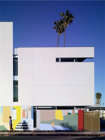 simsearch:845-06008034,k - 26th and Santa Monica, Santa Monica, California. Architects: Kanner Architects Stock Photo - Rights-Managed, Code: 845-04826623