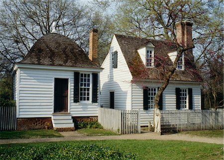detached house - Small Cape Cod style house with end chimney, Williamsburg, Virginia. 18th Century Stock Photo - Rights-Managed, Code: 845-04827095