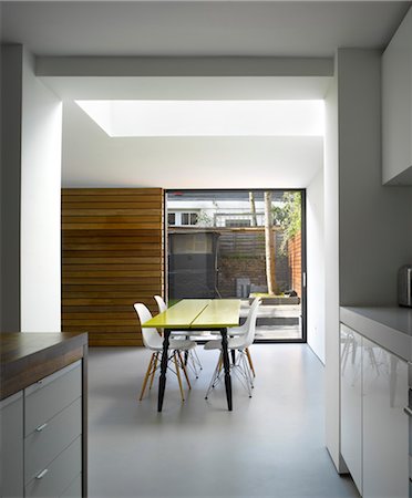 simsearch:845-06008142,k - Dining area of Islington house extension, Paul Archer Design, London, UK. Architects: Paul Archer Design Foto de stock - Con derechos protegidos, Código: 845-05837956