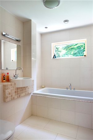 simsearch:845-07561516,k - En suite bathroom, Geoff Carter, UK. Architects: Geoff Carter, retired Stock Photo - Rights-Managed, Code: 845-05838080