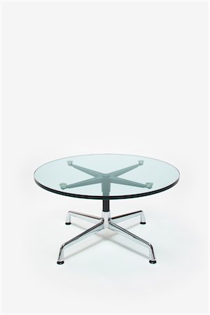 Eames Aluminium Group Coffee Table. Designer: Charles and Ray Eames Stock Photo - Rights-Managed, Code: 845-06008161