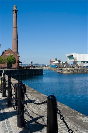 simsearch:845-03721226,k - View of the renovated Albert Docks, with the new Liverpool Museum to the right, Liverpool, Merseyside, England. Architects: 3XN Foto de stock - Con derechos protegidos, Código: 845-06008395