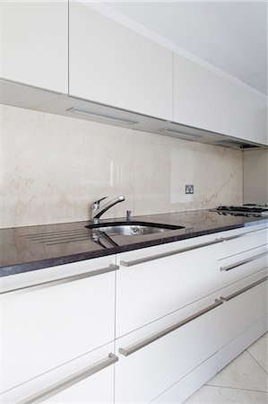 simsearch:845-07561516,k - Detail of modern kitchen with white fitted units, London Stock Photo - Rights-Managed, Code: 845-07561446