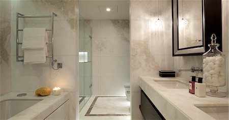 simsearch:845-05838374,k - A luxurious bathroom in a central London apartment in Knightsbridge. Mirrors. Stock Photo - Rights-Managed, Code: 845-08939654