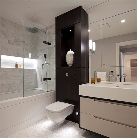 simsearch:845-05838374,k - Knightsbridge Apartment, London. A luxurious bathroom. Stock Photo - Rights-Managed, Code: 845-08939658