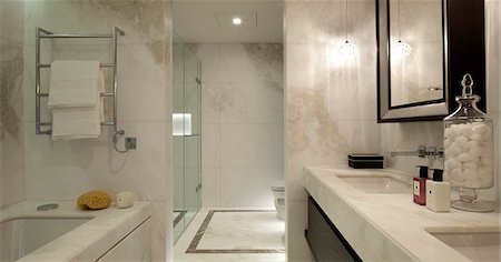 simsearch:845-05838374,k - A luxurious bathroom in a central London apartment in Knightsbridge. Mirrors. Stock Photo - Rights-Managed, Code: 845-08939653