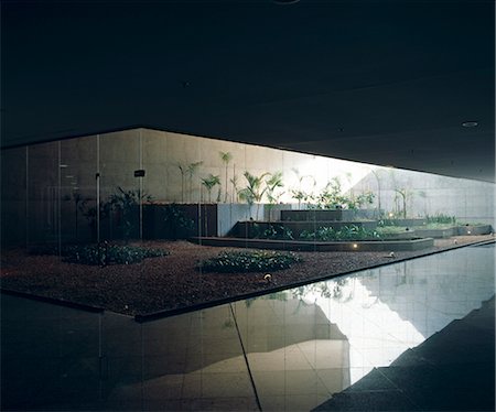 Palais de Justice, Esplanade des ministères, Brasilia, 1962-1970. Architecte : Oscar Niemeyer Photographie de stock - Rights-Managed, Code: 845-02725628