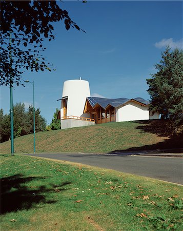 simsearch:845-02727740,k - Centre, l'hôpital de Ninewells, Dundee, Écosse Maggie. Architecte : Frank O Gehry Photographie de stock - Rights-Managed, Code: 845-02728533