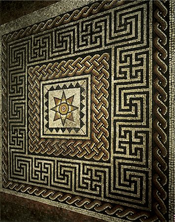 simsearch:845-03464660,k - Aldborough. Isurium Brigantum. Mosaic pavement with central star decoration. Foto de stock - Con derechos protegidos, Código: 845-03464628