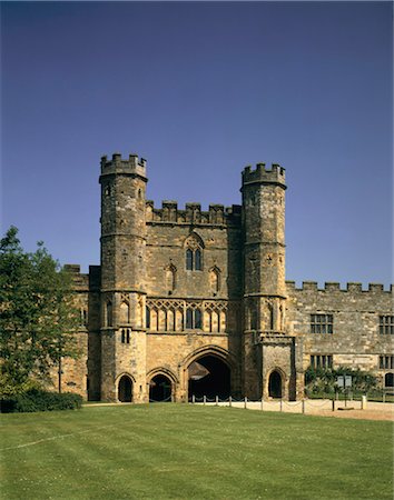 simsearch:845-05838406,k - Battle Abbey. Great Gatehouse from South. . Stock Photo - Rights-Managed, Code: 845-03464649