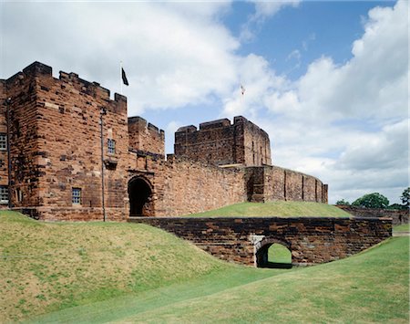 simsearch:845-03464660,k - Carlisle Castle. View from the South West of the Outer Gatehouse and the Keep beyond. Mary, Queen of Scots was imprisioned at the castle in 1568. Foto de stock - Con derechos protegidos, Código: 845-03464684