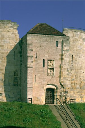 simsearch:845-03464660,k - Clifford's Tower York.The forebuilding. Foto de stock - Con derechos protegidos, Código: 845-03464700