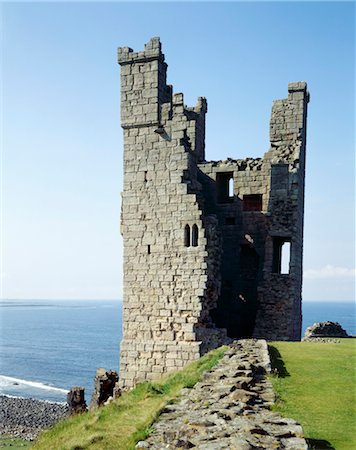 simsearch:845-05838406,k - Dunstanburgh Castle. View of the Lilburn Tower from the south. Stock Photo - Rights-Managed, Code: 845-03464725