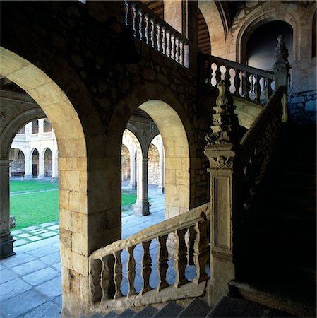 salamanca - Colegio Mayor de Arzobispo Fonseca (Colegio de los Irlandeses), Salamanca University, Spain - staircase Stock Photo - Rights-Managed, Code: 845-03465084