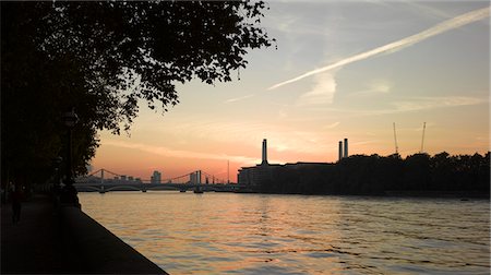 simsearch:845-03463436,k - Battersea Power Station and Battersea Rail Bridge at Dawn, London. Stock Photo - Rights-Managed, Code: 845-03463341