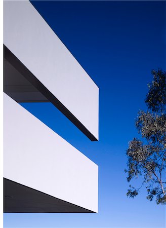 simsearch:845-06008034,k - Exterior detail of cantilevered balcony, Briarcrest House, Beverly Hills, California. Architects: SPF Architects Stock Photo - Rights-Managed, Code: 845-03777493