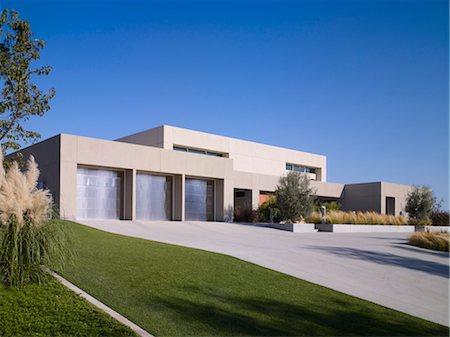 simsearch:845-06008034,k - Large modern lakeside house, California. Architects: Arthur Border Stock Photo - Rights-Managed, Code: 845-03777549