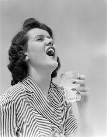 simsearch:846-05645854,k - 1940s WOMAN GARGLING HOLDING A GLASS Stock Photo - Rights-Managed, Code: 846-05645847