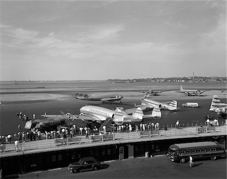 simsearch:846-03165691,k - 1950s CONSTELLATION FOUR MOTOR AIRPLANE FUELING AND LOADING PASSENGERS AT LAGUARDIA AIRPORT NEW YORK Stock Photo - Rights-Managed, Code: 846-05645853