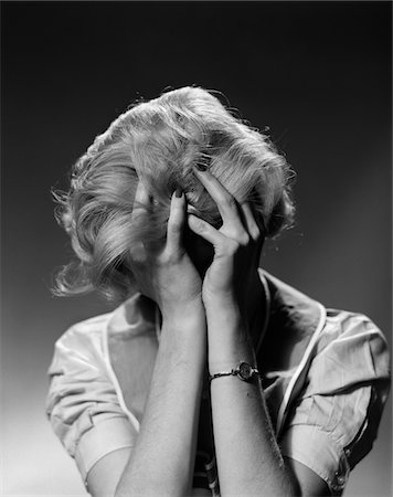 simsearch:846-05645854,k - 1950s BLOND WOMAN WITH HEADACHE HOLDING HEAD IN HANDS Stock Photo - Rights-Managed, Code: 846-05645876