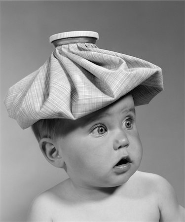 simsearch:846-05645854,k - 1960s PORTRAIT BABY WIDE-EYED WITH MOUTH OPEN & ICE PACK ON HEAD LOOKING OFF TO SIDE Stock Photo - Rights-Managed, Code: 846-05646045