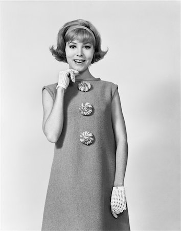 1960s SMILING STYLISH YOUNG WOMAN WEARING SACK DRESS GLOVES Stock Photo - Rights-Managed, Code: 846-05646155