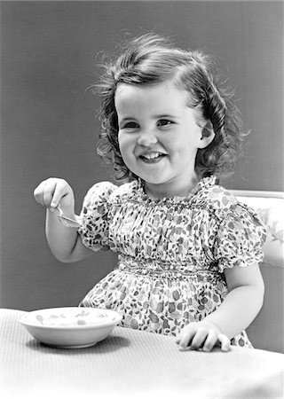 simsearch:846-03165636,k - 1940s - 1930s SMILING LITTLE GIRL EATING BOWL OF ICE CREAM Stock Photo - Rights-Managed, Code: 846-05646369