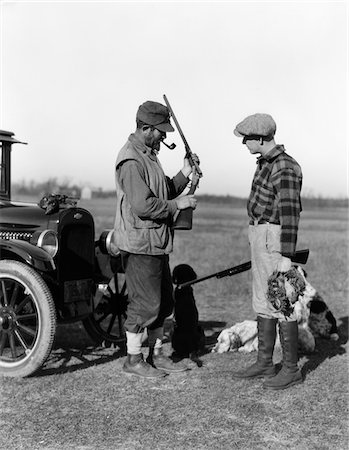 simsearch:846-02797725,k - 1930s TWO MEN HUNTERS BY CAR LOOKING AT SHOTGUN WITH DOGS AND BRACE OF BIRDS Stock Photo - Rights-Managed, Code: 846-05646434