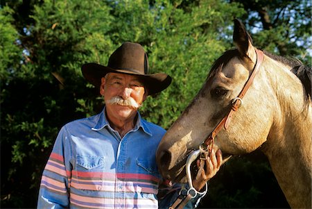 simsearch:846-05645665,k - 1990s MATURE MAN COWBOY WITH HORSE LOOKING AT CAMERA Stock Photo - Rights-Managed, Code: 846-05646737