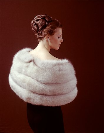 simsearch:846-08140107,k - 1970s WOMAN FROM BACK WEAR LIGHT COLOR FUR STOLE AROUND HER SHOULDERS Stock Photo - Rights-Managed, Code: 846-05646853