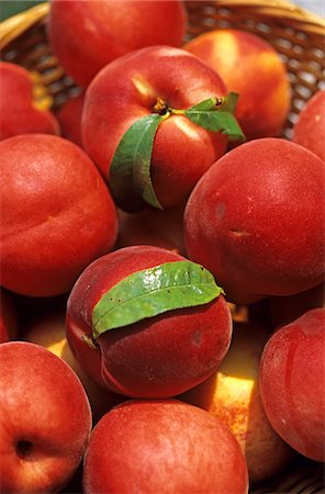 simsearch:846-03164224,k - BASKET OF RIPE PEACHES Stock Photo - Rights-Managed, Code: 846-05646912